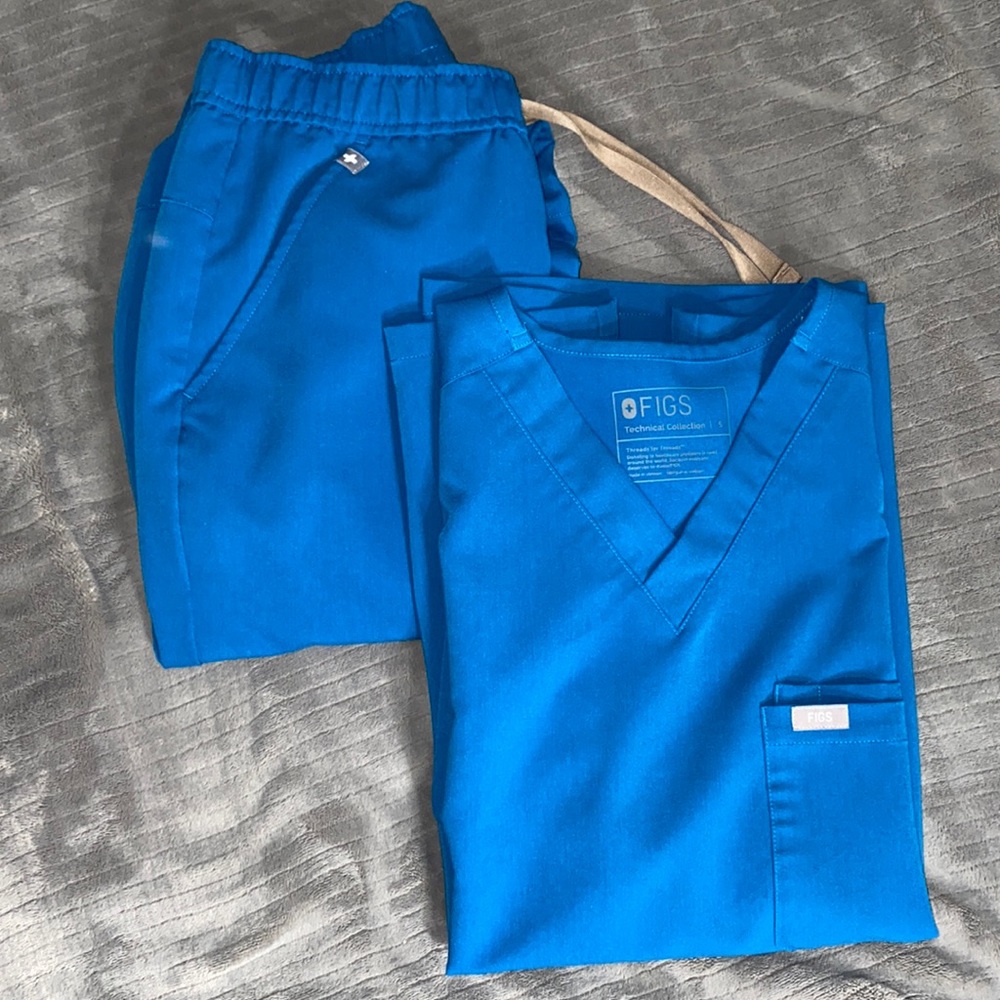 Used figs scrub set